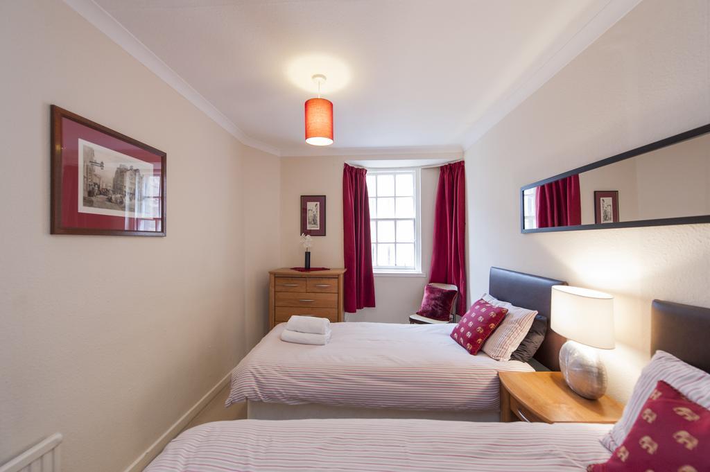 Writers View, Royal Mile Apartment เอดินบะระ ภายนอก รูปภาพ
